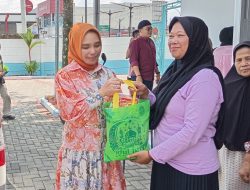 Relawan, Lansia dan Anak Yatim Mendapat Bingkisan Lebaran Dari SPPG Panglayungan