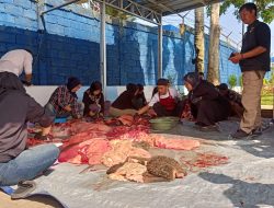 SPPG Panglayungan Bersama YNAB Bagikan Daging Kurban Kepada Warga